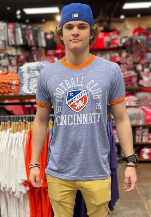 FC Cincinnati Blue Ball Hog Short Sleeve Fashion T Shirt 4 FC Cincinnati Blue Ball Hog Short Sleeve Fashion T Shirt – Bild 2